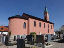 Hallbergmoos, Katholische Pfarrkirche St. Theresia. Klassizistischer Saalbau aus Backstein mit leicht eingezogener Apsis und angefgter zweigeschossiger Sakristei, erbaut von Daniel Ohlmller von 1832 bis 1834 (25.03.2017)