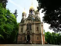 WIESBADEN-RUSSISCH-ORTHODOXE KIRCHE DER HEILIGEN ELISABETH AUF DEM NEROBERG
Ein beeindruckendes und mit den vergoldeten Kuppeln wundersch�nes Bauwerk im Wald auf dem NEROBERG,
die 1847-55 von HERZOG ADOLF VON NASSAU anl�sslich des viel zu fr�hen Todes seiner erst
18-j�hrigen Gemahlin PRINZESSIN JELISAWETA MICHAILOWNA,
Gro�f�rstin von Russland und Herzogin von NASSAU errichtete Kirche...am 24.4.2018...