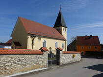 Oening, kath. Pfarrkirche St. Nikolaus, erbaut bis 1693 durch den Baumeister Giovanni Battista Camessina (26.03.2017)