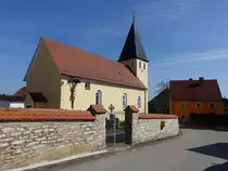 Oening, kath. Pfarrkirche St. Nikolaus, erbaut bis 1693 durch den Baumeister Giovanni Battista Camessina (26.03.2017)