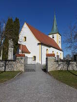 Waldkirchen, katholische Pfarr- und Wallfahrtskirche St. Peter und Paul, Saalbau mit Chorturm und Vorzeichen, Dachstuhl datiert mit 1667, 1922 nach Westen erweitert (26.03.2017)