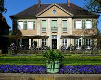 Berlin: In der Liebermann-Villa am Ufer des Wannsees lebte und arbeitete der Maler Max Liebermann (1847-1935) ab 1910 hauptschlich in den Sommermonaten. Heute dient das Gebude als Museum. Die Aufnahme stammt vom 20. April 2018.