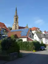 Stein am Kocher, Pfarrkirche Hl. Kreuz, erbaut von 1881 bis 1884 im Stil der Neogotik nach Pl�nen von Ludwig Maier auf dem Schlossberg an Stelle der fr�heren Burg (29.04.2018)