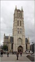 Gent. Die Westseite der St.-Bavo-Kathedrale. Bereits 942 wurde ein hlzerner Vorgngerbau geweiht. 28.04.2018