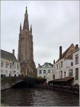 Brgge. Die auf das 13. Jahrhundert zurckgehende Liebfrauenkirche beherbergt eine von Michelangelo geschaffene Madonnenfigur. Der Turm ist 122 m hoch. 29.04.2018