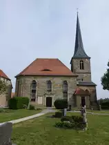 Eckersdorf, Ev. St. �gidius Kirche,  Chorturmkirche aus Sandsteinquadern mit Nordturm, dreiseitiger Chorabschluss, Walmdach, der Turm mit Spitzhelm, erbaut bis 1527 (19.05.2018)