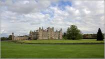 Burghley House wurde von 1558 bis 1587 an der Grenze zur Ortschaft Stamford (Lincolnshire) erbaut. Bauherr war Sir William Cecil, Lord High Treasurer von Queen Elizabeth I. Die zu besichtigenden Rume werden detailliert im Internet vorgestellt: https://www.burghley.co.uk/about-burghley/burghley-house/staterooms/
02.05.2018