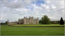 Burghley House wurde von 1558 bis 1587 an der Grenze zur Ortschaft Stamford (Lincolnshire) erbaut. Bauherr war Sir William Cecil, Lord High Treasurer von Queen Elizabeth I. Die zu besichtigenden R�ume werden detailliert im Internet vorgestellt: https://www.burghley.co.uk/about-burghley/burghley-house/staterooms/
02.05.2018