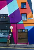 Farbiges Haus an der Poolbeg Street in der irischen Hauptstadt Dublin. Aufnahme: 10. Mai 2018.