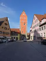 Dinkelsb�hl, W�rnitztor am Altrathausplatz, �stliches Stadttor, Torturm teilweise aus staufischen Quadern, teilweise verputzt, mit Satteldach und Spitzbogentor, erbaut 1230 (21.05.2018)