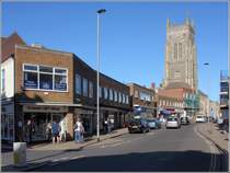 Cromer. Blick durch die Church Street zur Kirche Saint Peter and Saint Paul. 05.05.2018