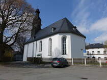 Selbitz, Evangelisch-lutherische Pfarrkirche, Saalbau mit Westturm, erbaut von 1634 bis 1637 (14.04.2017)