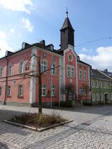 Lichtenberg, Rathaus am Marktplatz, zweigeschossiger Walmdachbau mit Mittelrisalit und Trmchen, erbaut 1870 (14.04.2017)
