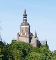 Blick auf die St. Marienkirche Stralsunds vom Hauptbahnhof aus.
Aufgenommen im Mai 2018.