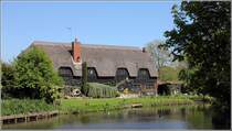 Flatford. The Granary heit dieses malerisch gelegene Haus am Ufer des Stour. 06.05.2018
