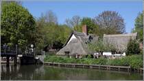 Flatford. Im Bridge Cottage sind einige Werke des englischen Landschaftsmaler John Constable (1776 - 1837) zu sehen, der im Ort einige Motive fand. 06.05.2018