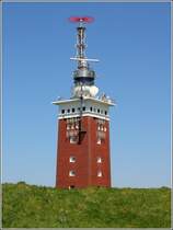 Helgoland. Dieses Bild des Leuchtturms auf dem Oberland zeigt auch alle Farben des Helgolnder Wappens: grn, rot und wei. 
 Grn ist das Land, rot ist die Kant, wei ist der Sand, das sind die Farben von Helgoland.  14.05.2018