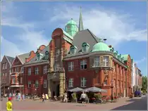 Buxtehude. Nachdem das mittelalterliche Rathaus 1911 abgebrannt war, wurde der Rathausneubau im Stil der Heimatschutzarchitektur errichtet. 22.05.2018