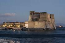 Das Castell dell'Ovo in Dmmerung am 16.02.2008