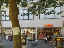 Blick aus einem Bus auf den Kurf�rstendamm in Berlin am 06. Juni 2018.