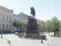 Reiterstandbild Friedrichs des Gro�en gesehen unter den Linden in Berlin Mitte am 06. Juni 2018.