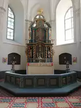 Torsby, Hochaltar von Bildhauer Isak Schullstr�m in der Ev. Fryks�nde Kirche (31.05.2018)