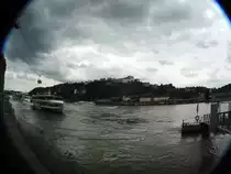 KOBLENZ MIT RHEIN UND FESTUNG EHRENBREITSTEIN
Von der Talstation der Seilbahn f�llt am 17.6.2018 der Blick auf das jenseitige Rheinufer mit dem
Stadtteil und der FESTE EHRENBREITSTEIN-durchs fisheye gesehen....