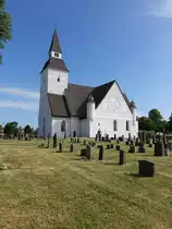 Sorunda,  Ev. Kirche, erbaut im 15. Jahrhundert, Turmhaube von 1720 (04.06.2018)