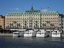 Stockholm, Grand Hotel am S�dra Blasieholmshamnen, erbaut von 1872 bis 1874 durch Axel Kumlien (04.06.2018)