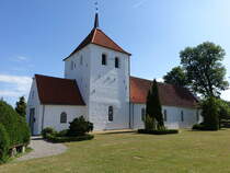 strup, romanische Ev. Kirche, erbaut im 11. Jahrhundert (06.06.2018)