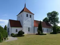 �strup, romanische Ev. Kirche, erbaut im 11. Jahrhundert (06.06.2018)