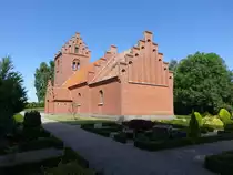 Bederslev, Ev. Kirche, erbaut im 13. Jahrhundert, um 1450 erweitert, Kirchturm von 1886 (06.06.2018)