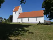 Ejby, Ev. Kirche, romanischer Kirchturm, Langschiff neu erbaut 1842 (06.06.2018)