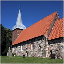 Wurster Nordseekste. Die aus Feldsteinen gebaute St.-Pankratii-Kirche im Ortsteil Midlum geht bis auf das 12. Jahrhundert zurck. 01.07.2018
