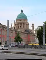 Potsdam: Blick auf die St. Nikolaikirche hinter dem Landtag Brandenburg, fotografiert von der Bundesstra�e 1. [30.5.2018 | 19:14 Uhr]