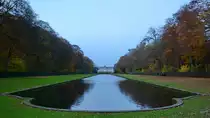 Blick �ber den Spiegelweiher auf das Schlosses Benrath Ende November 2014 in D�sseldorf.
