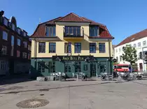 Aalborg, John Bull Pup am Nytorv Platz in der Altstadt (08.06.2018)