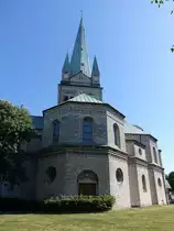 Frederikshavn, neuromanische Ev. Kirche am Kirkepladsen, erbaut von 1890 bis 1892 nach Pl�nen von V. Ahlmann (08.06.2018)