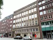 Hamburg am 23.6.2018: das „Haus G�lden Gerd“ in der Steinstra�e 23. Seit 1923 Stammhaus des Uhren- und Schmuckhauses Wempe . G�lden Gerd war der Spitznamen von Gerhard D. Wempe. �ber der Einfahrt links ist der Name in goldener Schrift angebracht