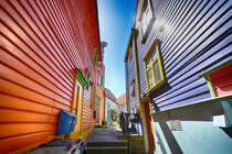 Gasse im Stadtzentrum von Stavanger in Norwegen. Stavanger ist mit rund 133.000 Einwohnern die viertgrte Stadt Norwegens. Sie liegt in Nord-Jren in der Fylke (Provinz) Rogaland. Aufnahme: 3. Juli 2018.