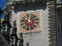 Hamburg am 2.7.2018: Rathausuhr