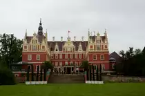 Das Neue Schloss im F�rst-P�ckler-Park Bad Muskau.  Am 12.05.2018
Der F�rst-P�ckler-Park Bad Muskau, ein Landschaftspark in der Oberlausitz. Mit einer Gesamtfl�che von 830 Hektar. Sch�pfer Hermann F�rst von P�ckler-Muskau ist das Neue Schloss Muskau. Der im Weltkulturerbe befindliche Park ist das einzige s�chsische Welterbe und eine der wenigen staaten�bergreifenden Welterbest�tten. 
