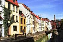 Die Mhlengrube, hinten das alte Wasserwerk (September 2003)