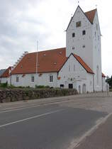 Grindsted, romanische Ev. Kirche, erbaut bis 1150, Umbau von 1920 bis 1923 (09.06.2018)