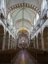 Ribe, Innenraum der Domkirche, Taufbecken 15. Jahrhundert, Chorgest�hl um 1500, Kalkmalereien an den Pfeilern von 1530 (09.06.2018)