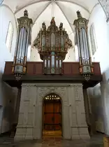 Ribe, Orgelempore in der Domkirche, erbaut 1973 von den Orgelbauern Th. Frobenius & S�nner in einem Orgelgeh�use aus dem 17. Jahrhundert (09.06.2018)