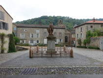 Blesle, Weltkriegsdenkmal am Place des Anciens Combattants (21.07.2018)