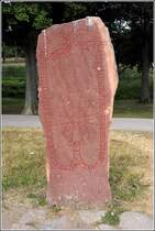 In der Nhe von Schloss Gripsholm in Mariefred steht dieser Runenstein aus dem 11. Jahrhundert. 19.07.2018