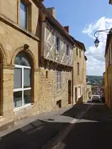 Gourdon, Fachwerkh�user in der Rue Bertrand de Gourdon (22.07.2018)