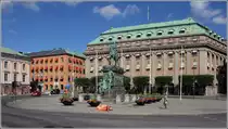 Stockholm. In der Mitte des Gustav Adoilfs Torg steht das Denkmal von K�nig Gustav II. Adolf (1594 - 1632). 22.07.2018